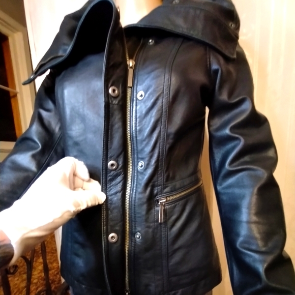 😎Gorgeous supple designer Leather moto jacket by Vince - Picture 9 of 14